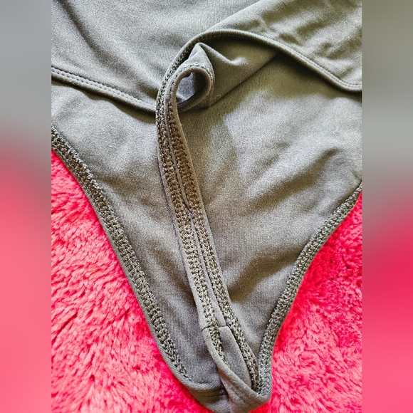 Babaton Contour Tank Bodysuit. Size L - Picture 8 of 12